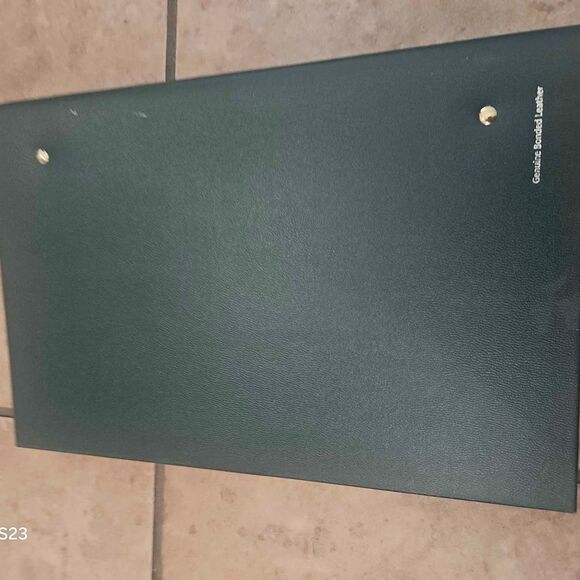 Photo album Leatherette Refillable 3 Ring holds 4x6 photos  Binder - Picture 3 of 4